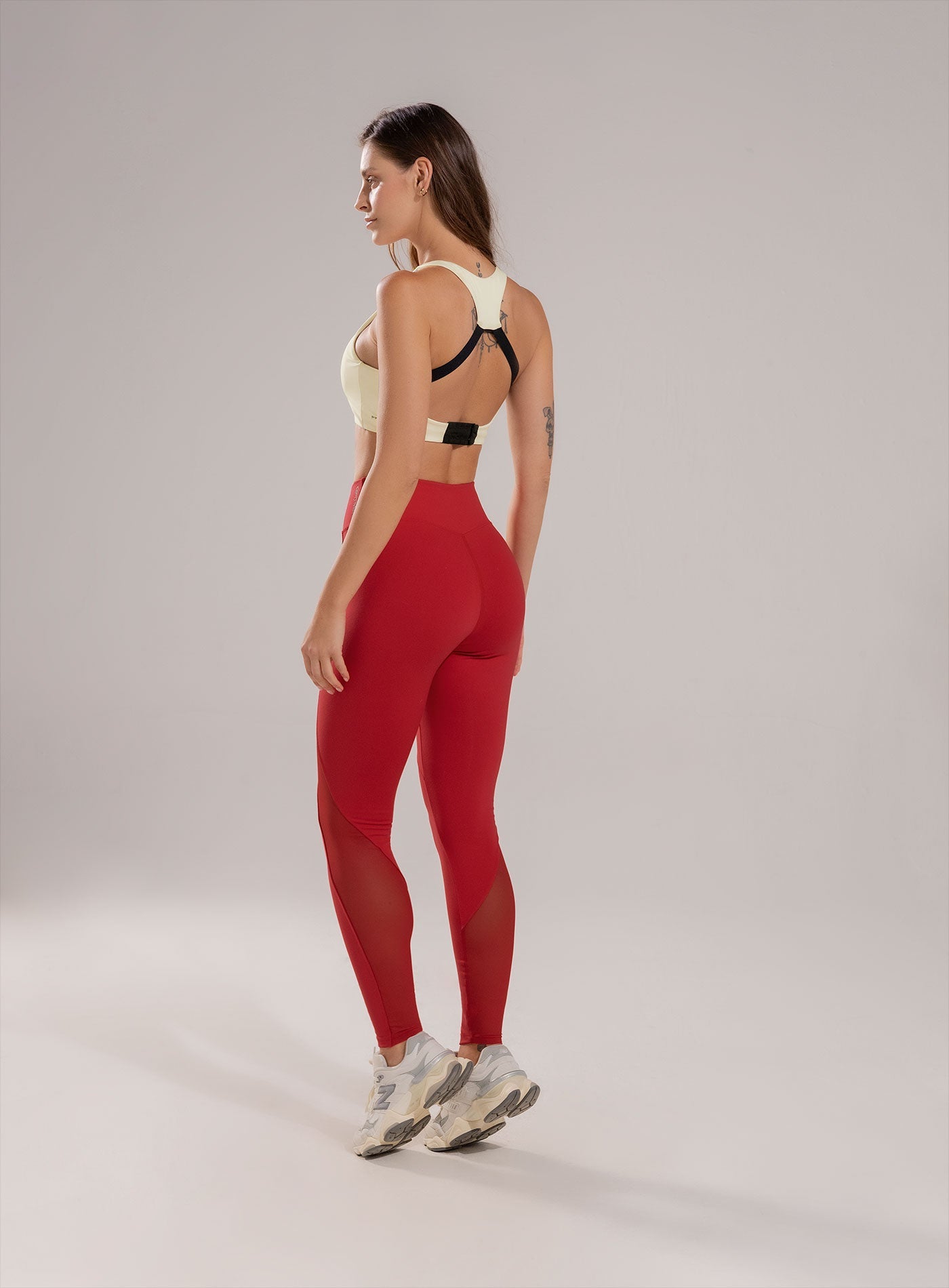 LEGGINS DEPORTIVO TELA SUPPLEX CON CORTES EN TELA SEMI TRANSPARENTE