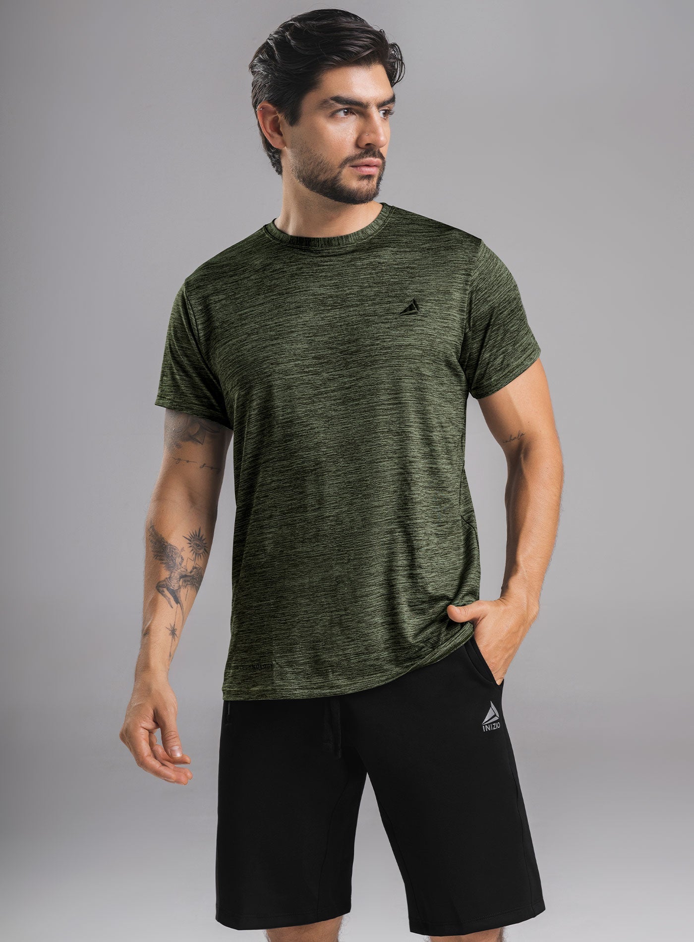 CAMISETA DEPORTIVA EN TELA CON DISEÑO