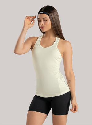 Blusa deportiva color marfil para mujer, marca BABALÚ, referencia 37513, vista frontal. Compra al por mayor en int.babalu.com.co en USD.