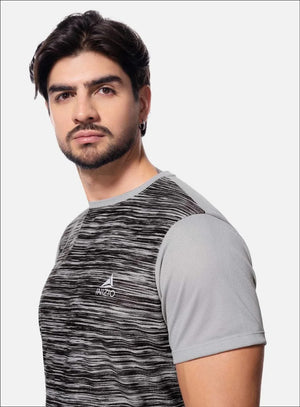 Camiseta deportiva color gris para hombre, marca INIZIO, referencia 86526, vista frontal. Compra al por mayor en int.babalu.com.co en USD.