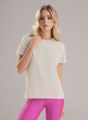 Camiseta deportiva color marfil para mujer, marca BABALÚ, referencia 112823, vista frontal. Compra al por mayor en int.babalu.com.co en USD.