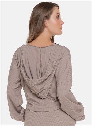Chompa casual color taupe para mujer, marca BABALÚ, referencia 111703, vista trasera. Compra al por mayor en int.babalu.com.co en USD.