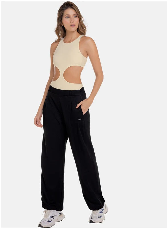 Pantalón casual bota recta, cierre invisible en costado