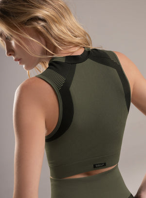 Top deportivo color verde para mujer, marca BABALÚ, referencia 111883, vista detalle. Compra al por mayor en int.babalu.com.co en USD.