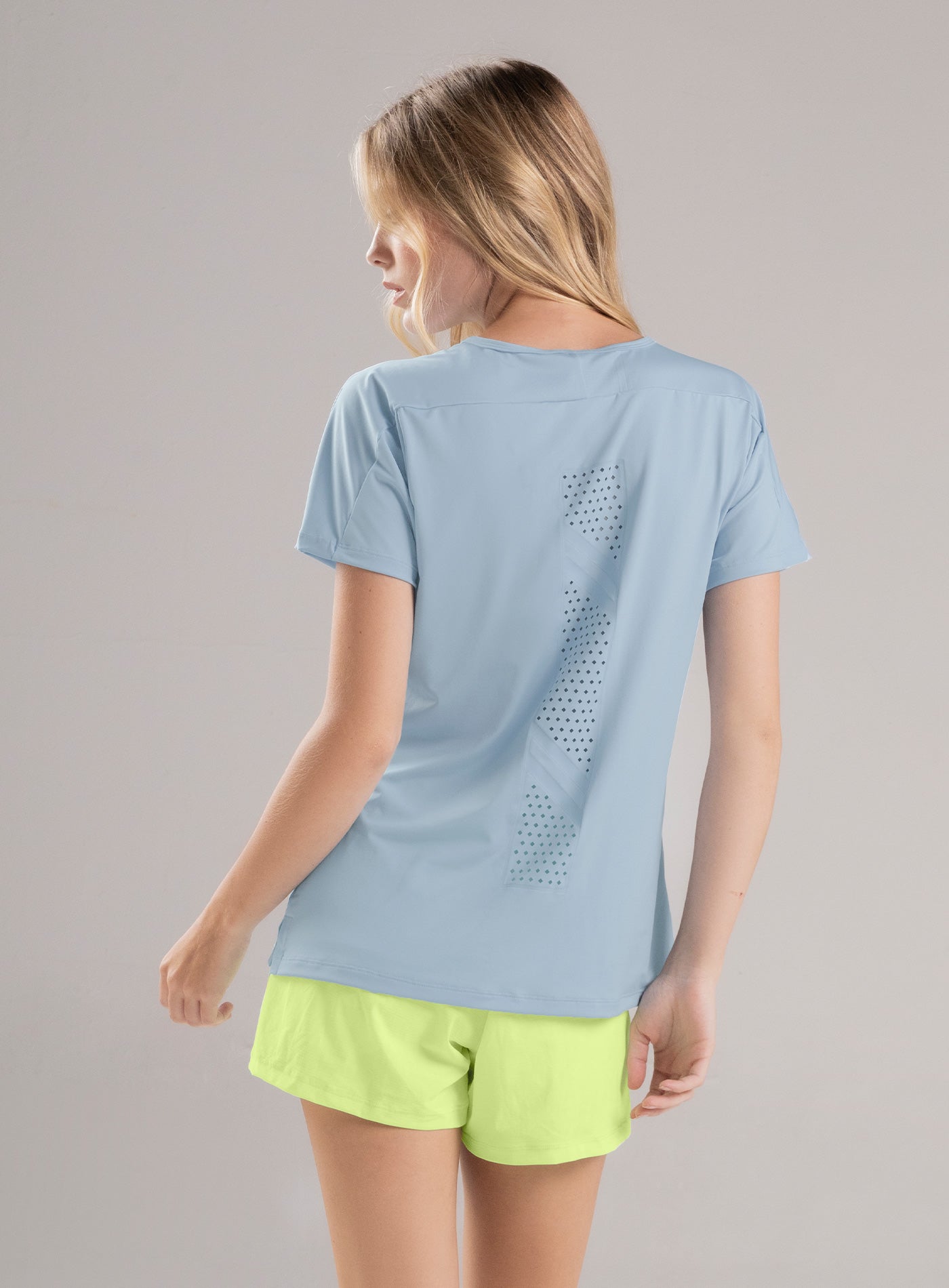 CAMISETA DEPORTIVA ESTAMPADA CORTE LÁSER - PRECIO ESPECIAL