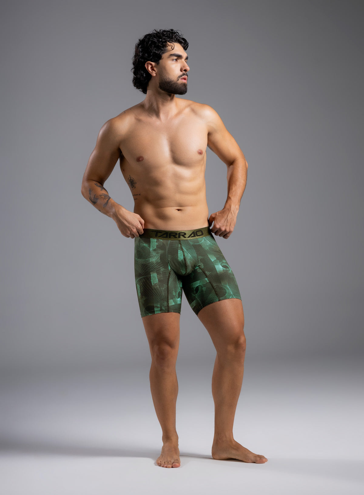 Bóxer de talle largo, elaborado en microfibra sublimada, con canguro anatómico Tarrao Verde Militar ref 74261B