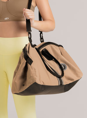 Bolso deportivo color arequipe para mujer, marca BABALÚ, referencia 114993, vista frontal. Compra al por mayor en int.babalu.com.co en USD.