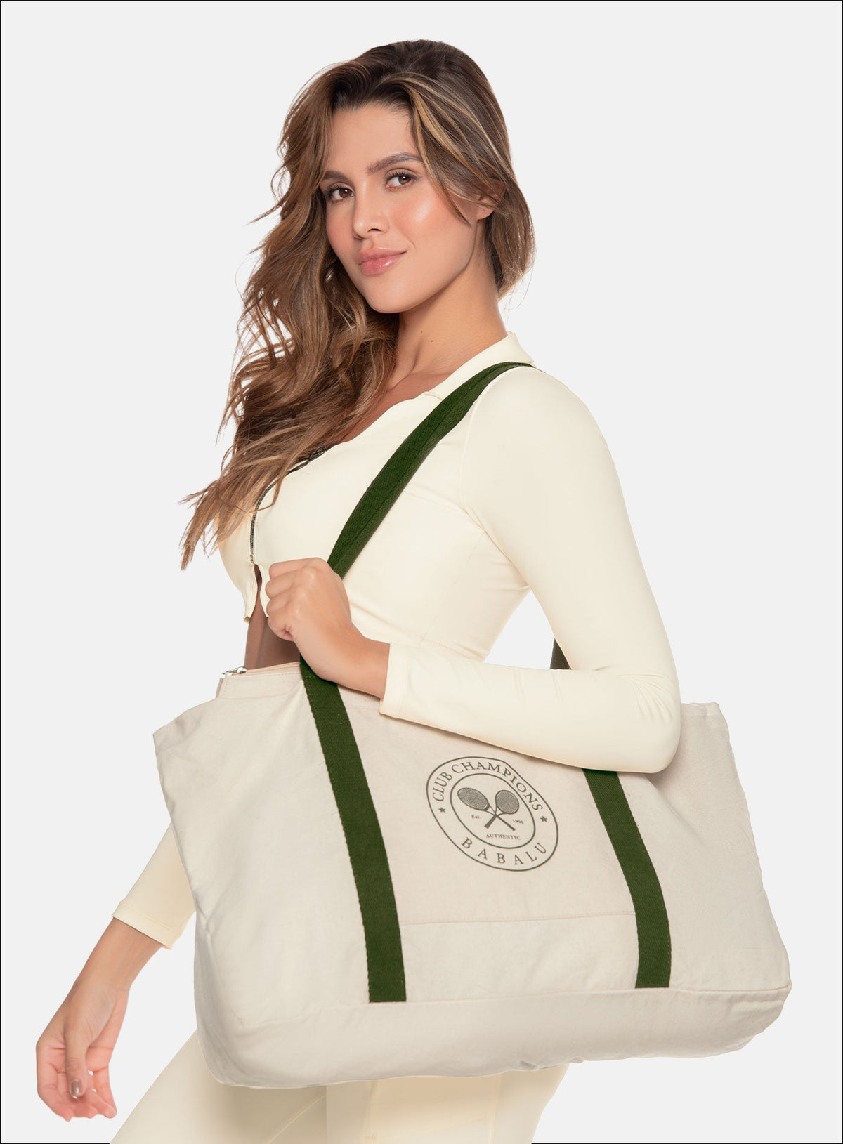 Bolso deportivo color verde para mujer, marca BABALÚ, referencia 109973, vista frontal. Compra al por mayor en int.babalu.com.co en USD.