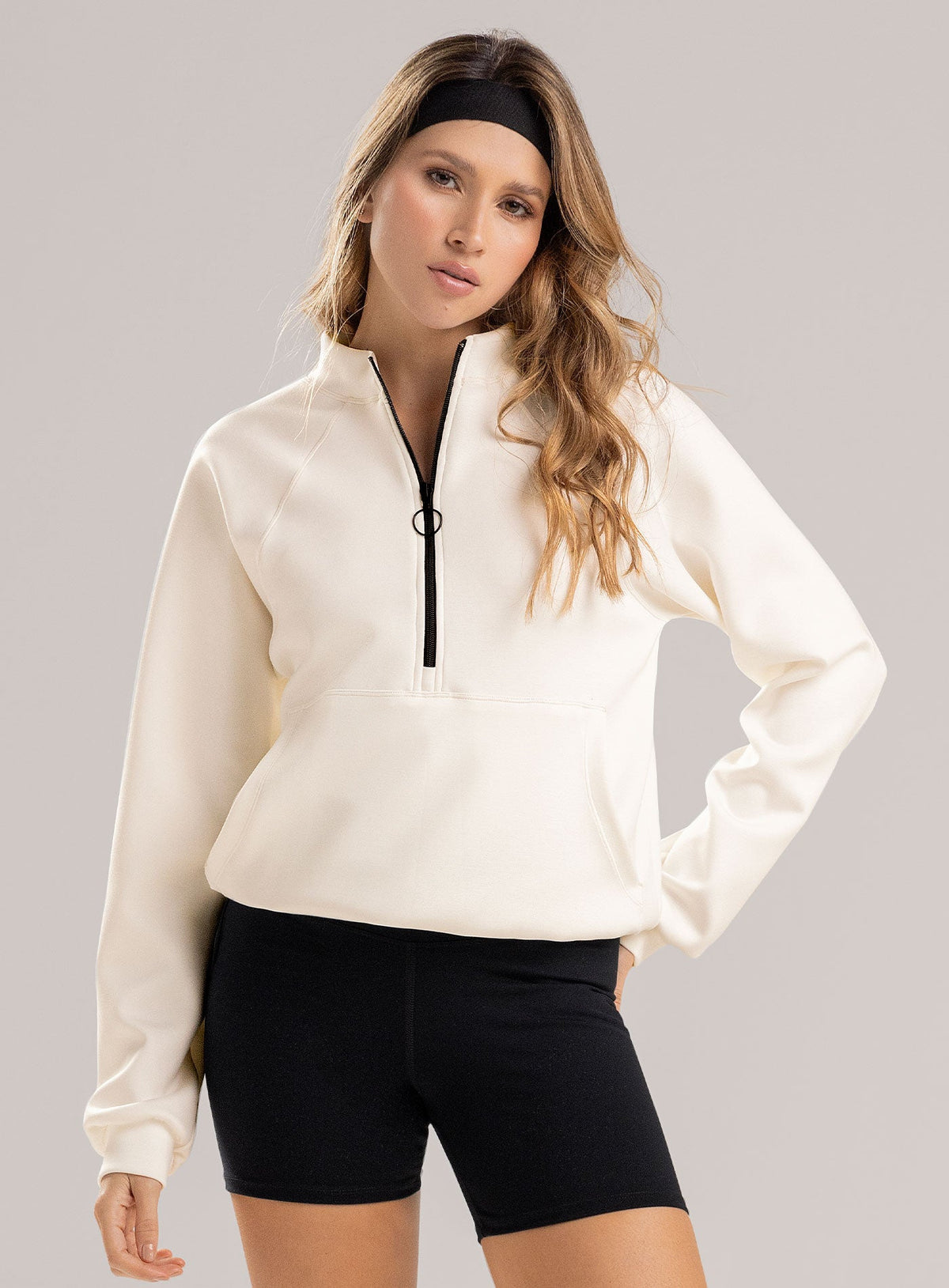 Buzo deportivo color marfil para mujer, marca BABALÚ, referencia 113943, vista frontal. Compra al por mayor en int.babalu.com.co en USD.