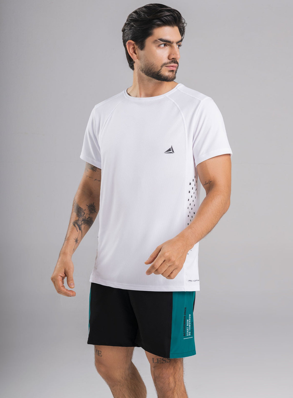 Camiseta deportiva color blanco para hombre, marca INIZIO, referencia 86636, vista frontal. Compra al por mayor en int.babalu.com.co en USD.