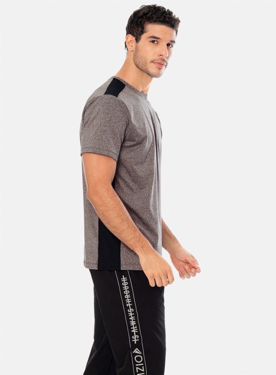 Camiseta deportiva color gris para hombre, marca INIZIO, referencia 86066, vista lateral. Compra al por mayor en int.babalu.com.co en USD.