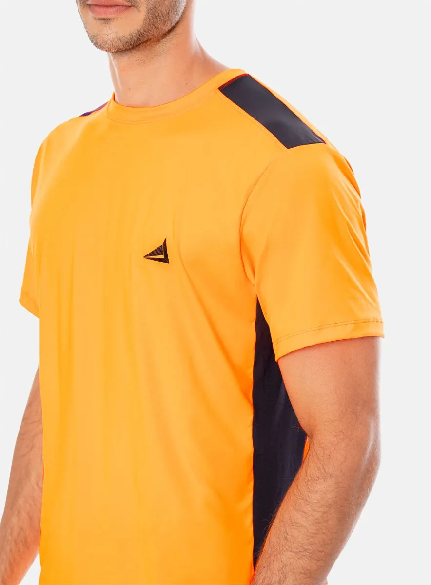 Camiseta deportiva color naranja para hombre, marca INIZIO, referencia 86066, vista frontal. Compra al por mayor en int.babalu.com.co en USD.