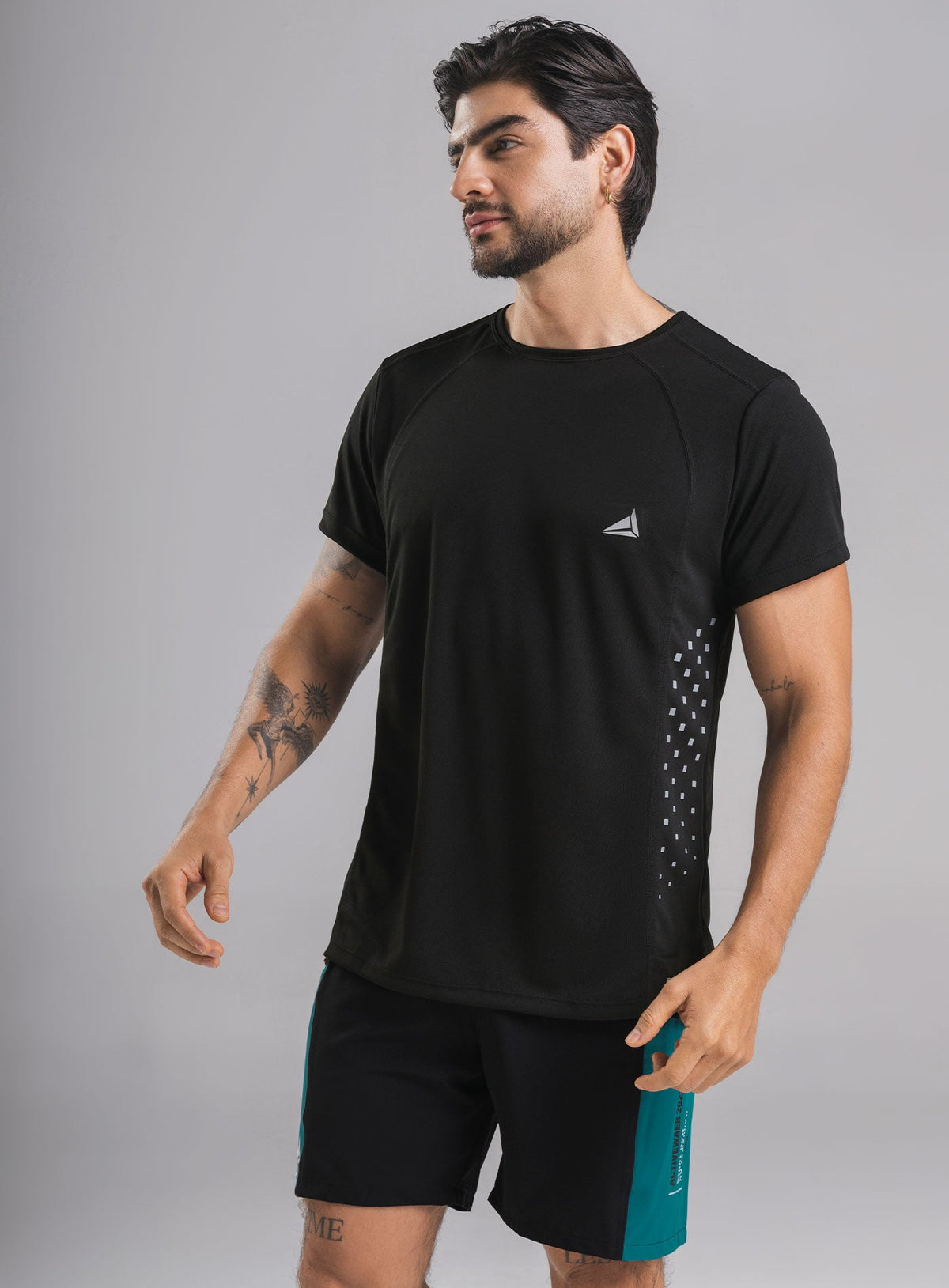 Camiseta deportiva color negro para hombre, marca INIZIO, referencia 86636, vista frontal. Compra al por mayor en int.babalu.com.co en USD.