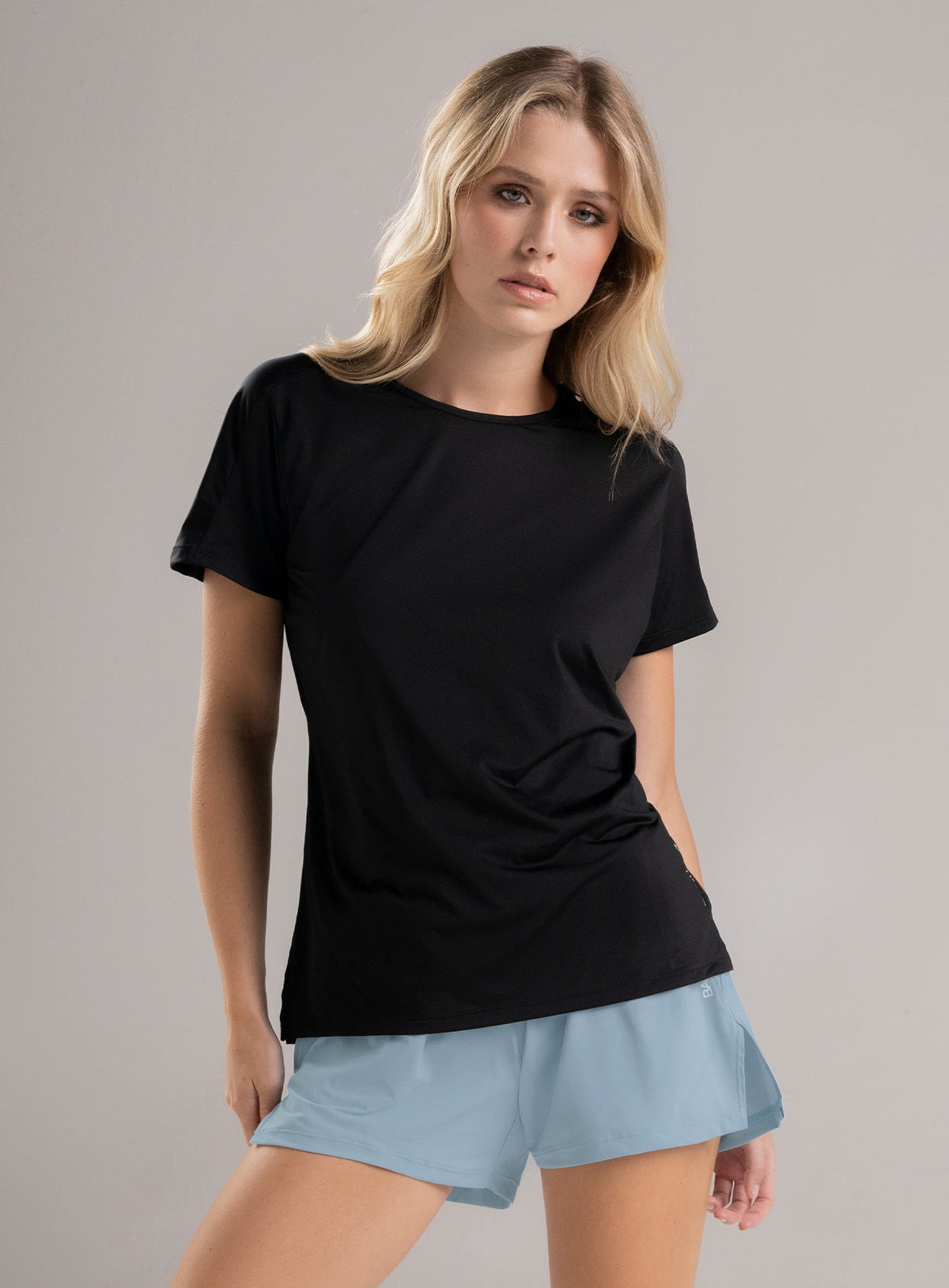 Camiseta deportiva color negro para mujer, marca BABALÚ, referencia 113133, vista frontal. Compra al por mayor en int.babalu.com.co en USD.