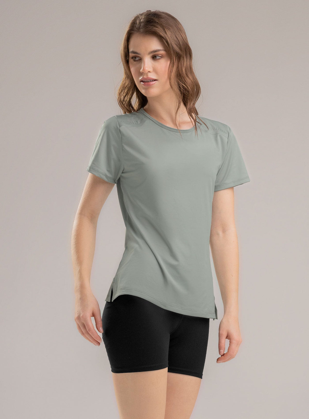 Camiseta deportiva color verde para mujer, marca BABALÚ, referencia 113793, vista frontal. Compra al por mayor en int.babalu.com.co en USD.