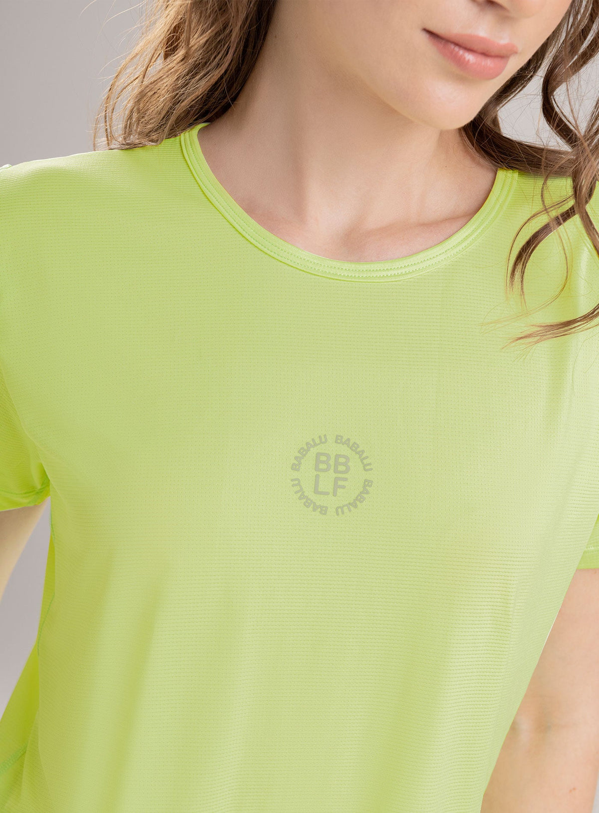 Camiseta deportiva color verde para mujer, marca BABALÚ, referencia 113893, vista frontal. Compra al por mayor en int.babalu.com.co en USD.