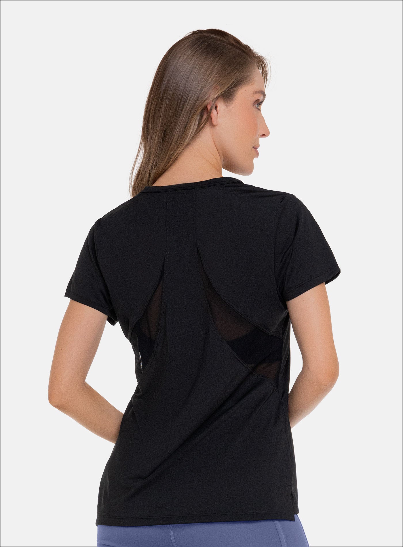 CAMISETA DEPORTIVA CON INSERTOS EN MALLA