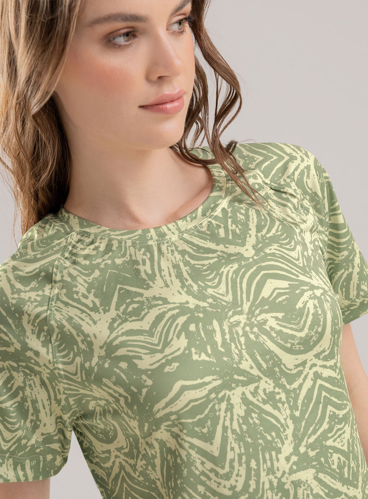Camiseta deportiva para mujer, marca BABALÚ, referencia 113883, vista detalle. Compra al por mayor en int.babalu.com.co en USD.