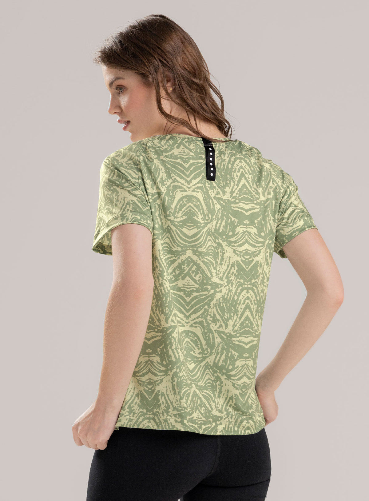 Camiseta deportiva para mujer, marca BABALÚ, referencia 113883, vista detalle. Compra al por mayor en int.babalu.com.co en USD.