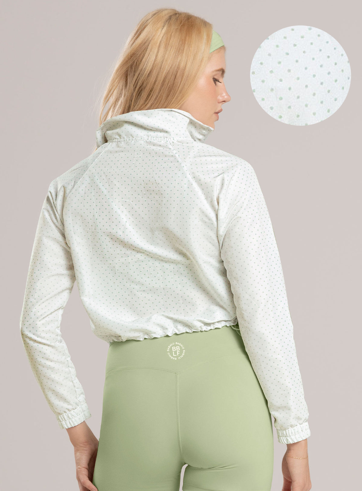 Chaqueta deportiva color verde para mujer, marca BABALÚ, referencia 115913, vista trasera. Compra al por mayor en int.babalu.com.co en USD.