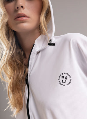 Chompa deportiva color blanco para mujer, marca BABALÚ, referencia 113513, vista detalle. Compra al por mayor en int.babalu.com.co en USD.