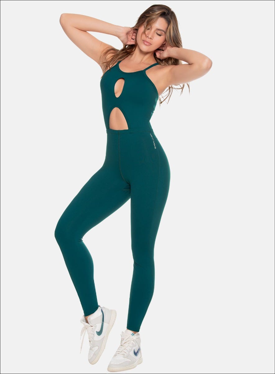 ENTERIZO DAMA CON ABERTURA EN FRENTE CIERRE EN POSTERIOR Y CARGARAS