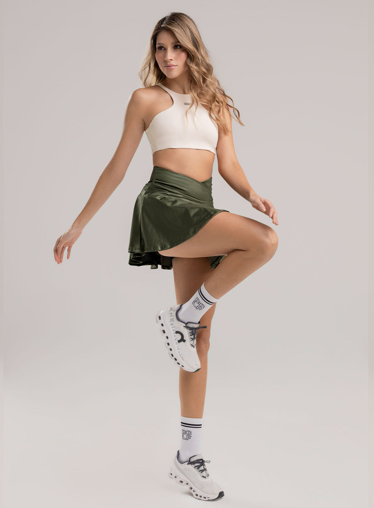 Falda deportiva color verde para mujer, marca BABALÚ, referencia 113723, vista frontal. Compra al por mayor en int.babalu.com.co en USD.