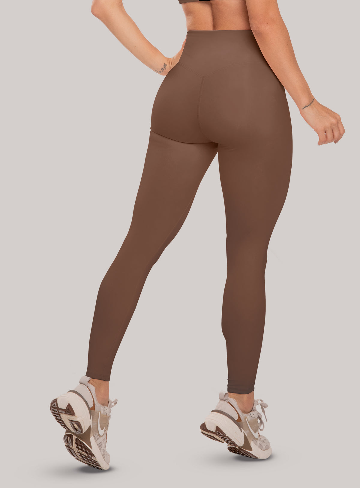 Leggins deportivo color cafe para mujer, marca BABALÚ, referencia 114823, vista trasera. Compra al por mayor en int.babalu.com.co en USD.
