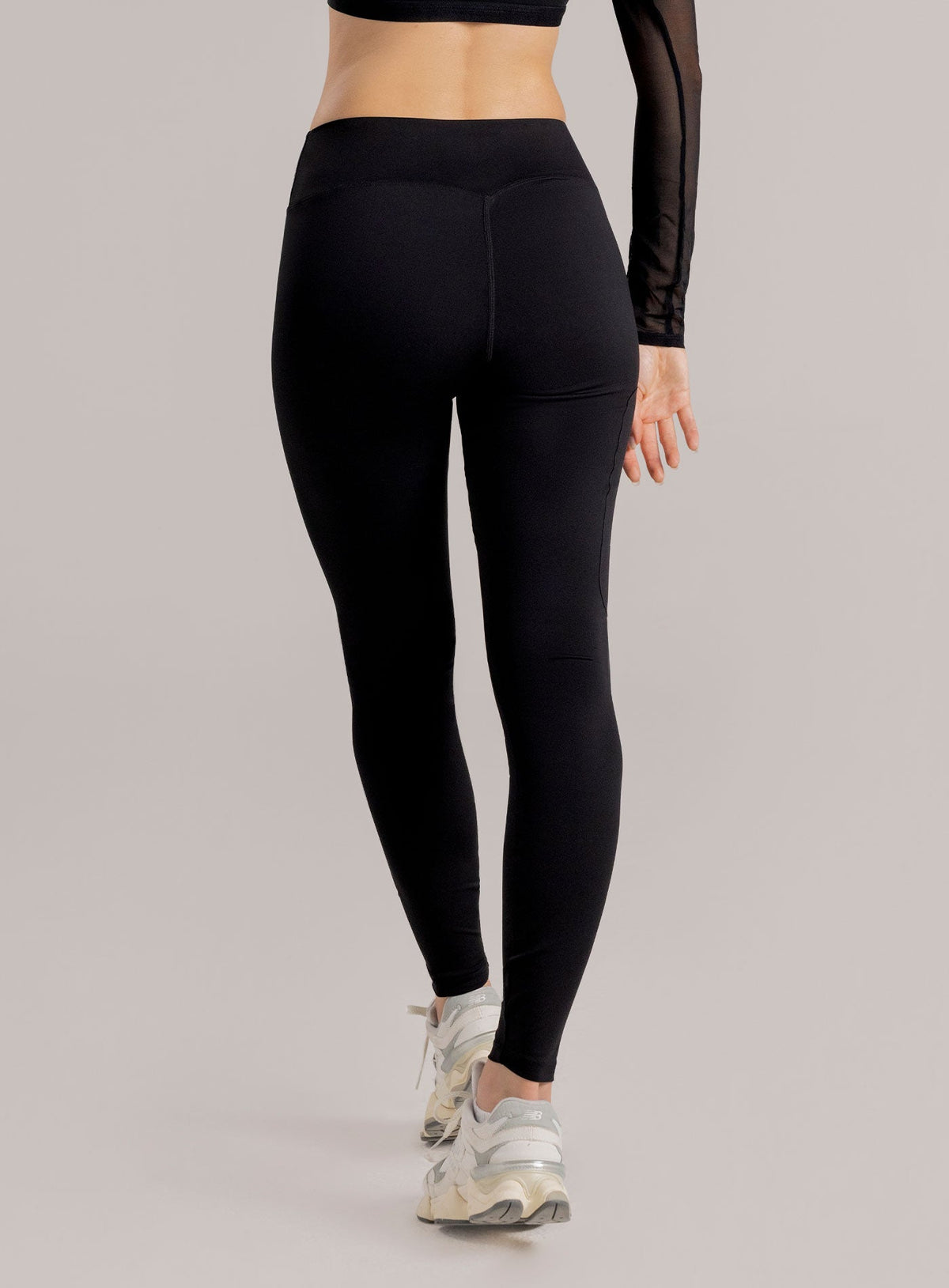 Leggins deportivo color negro para mujer, marca BABALÚ, referencia 113653, vista trasera. Compra al por mayor en int.babalu.com.co en USD.
