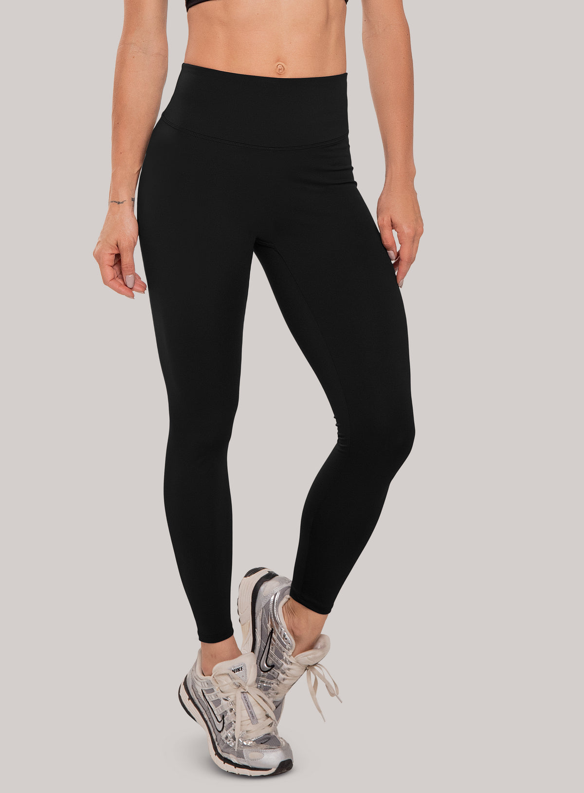 Leggins deportivo color negro para mujer, marca BABALÚ, referencia 114823, vista frontal. Compra al por mayor en int.babalu.com.co en USD.