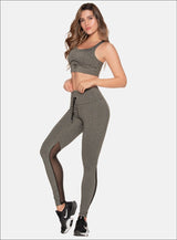 LEGGINS DEPORTIVO CON OJALETES TERMOSELLADOS  EN  PRETINA Y PASA CORDON, CON CORTE EN MALLA EN LA PIERNA POSTERIOR