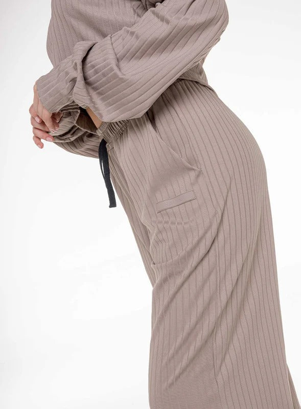 Pantalon casual color taupe para mujer, marca BABALÚ, referencia 111713, vista lateral. Compra al por mayor en int.babalu.com.co en USD.