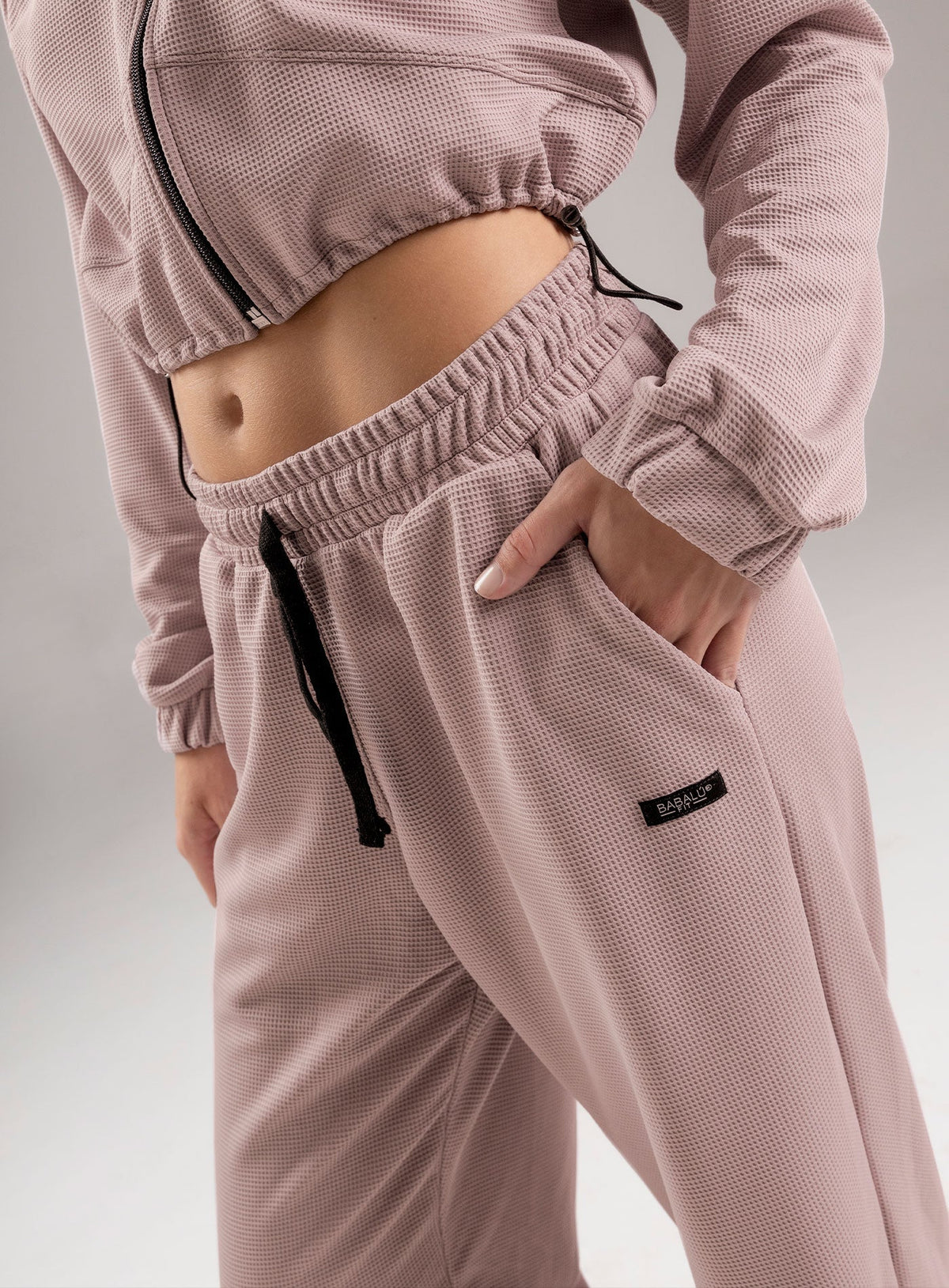 Pantalon estilo color palo rosa para mujer, marca BABALÚ, referencia 113153, vista detalle. Compra al por mayor en int.babalu.com.co en USD.