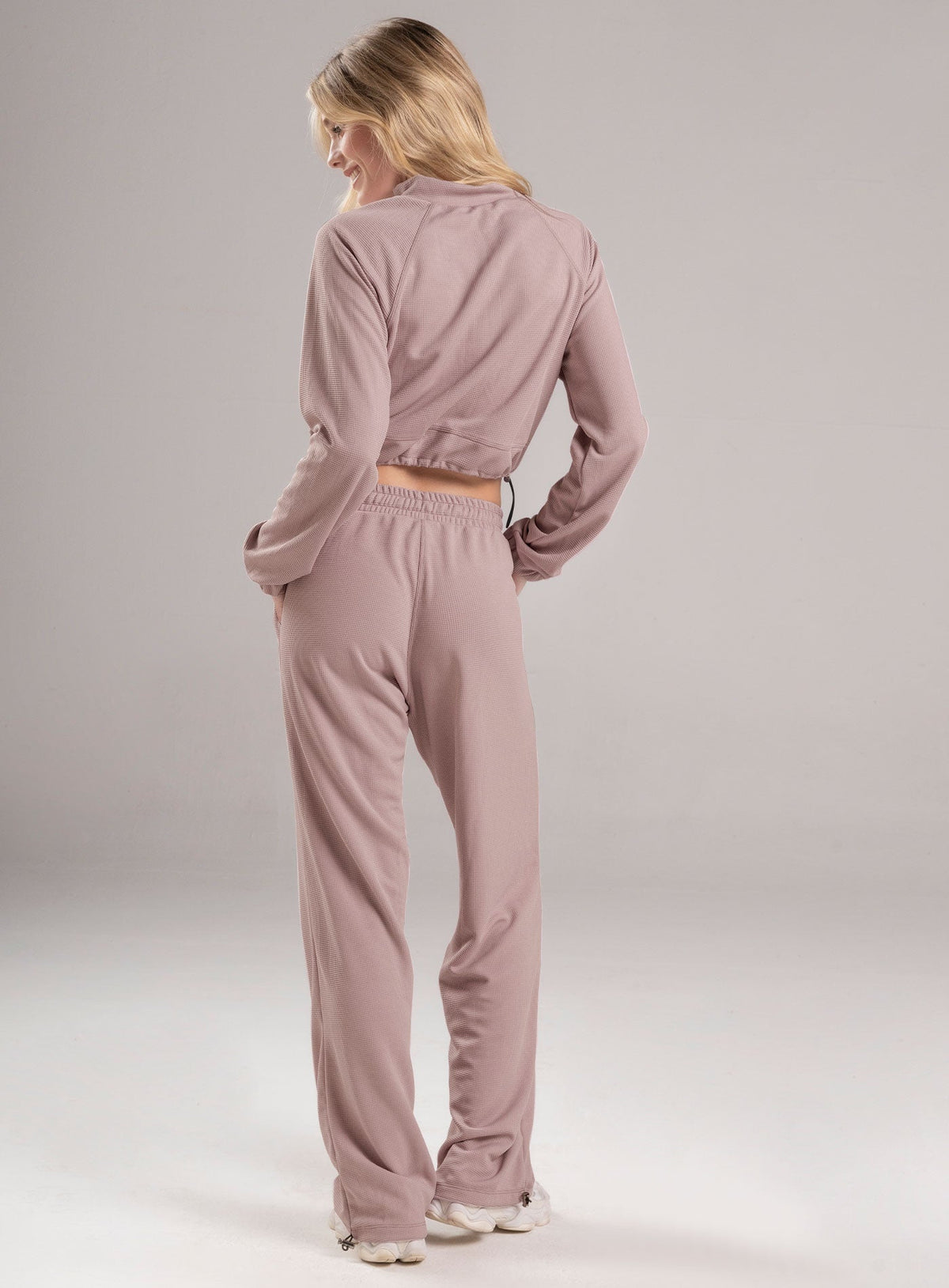 Pantalon estilo color palo rosa para mujer, marca BABALÚ, referencia 113153, vista trasera. Compra al por mayor en int.babalu.com.co en USD.