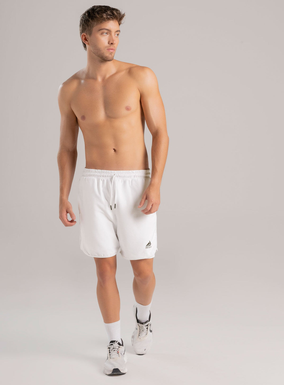 Pantaloneta deportiva color negro para hombre, marca INIZIO, referencia 86806, vista frontal. Compra al por mayor en int.babalu.com.co en USD.