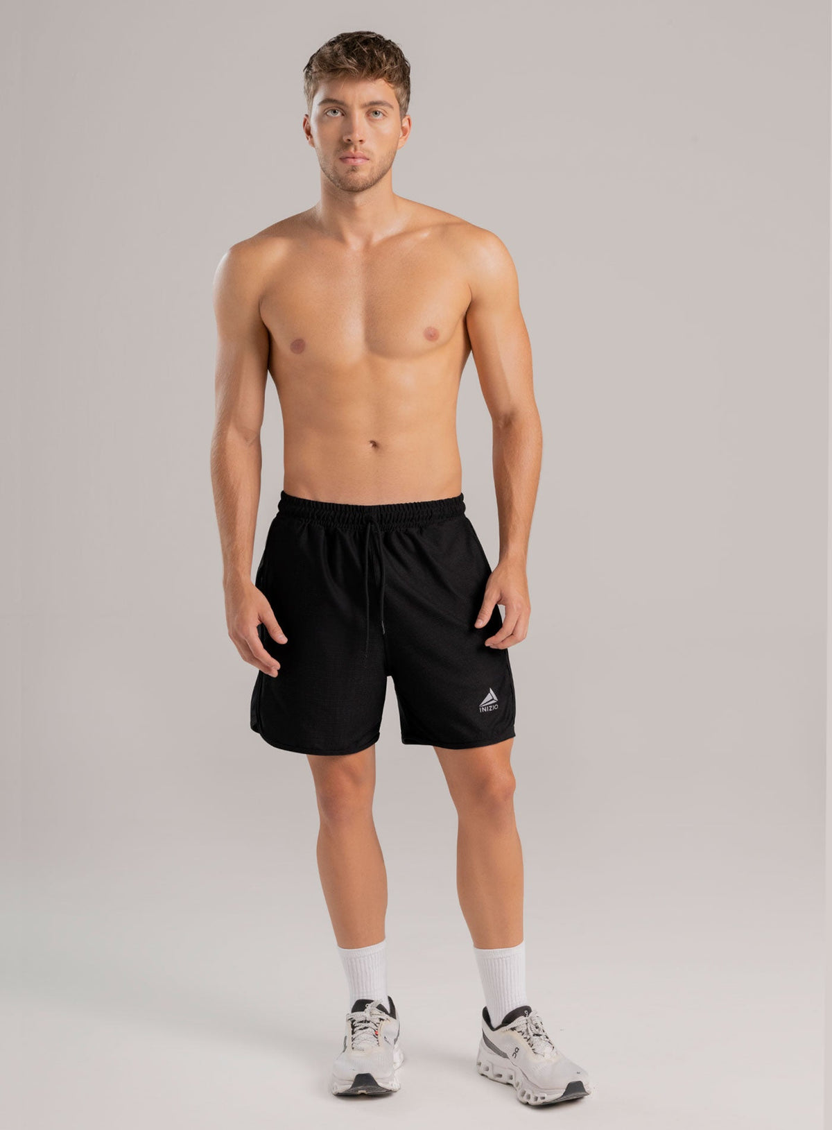 Pantaloneta deportiva color negro para hombre, marca INIZIO, referencia 86806, vista frontal. Compra al por mayor en int.babalu.com.co en USD.
