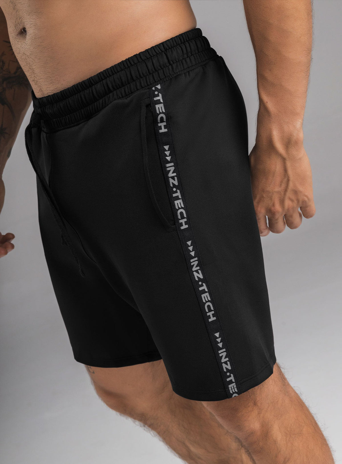 Pantaloneta deportiva para hombre, marca INIZIO, referencia 85936, vista detalle. Compra al por mayor en int.babalu.com.co en USD.