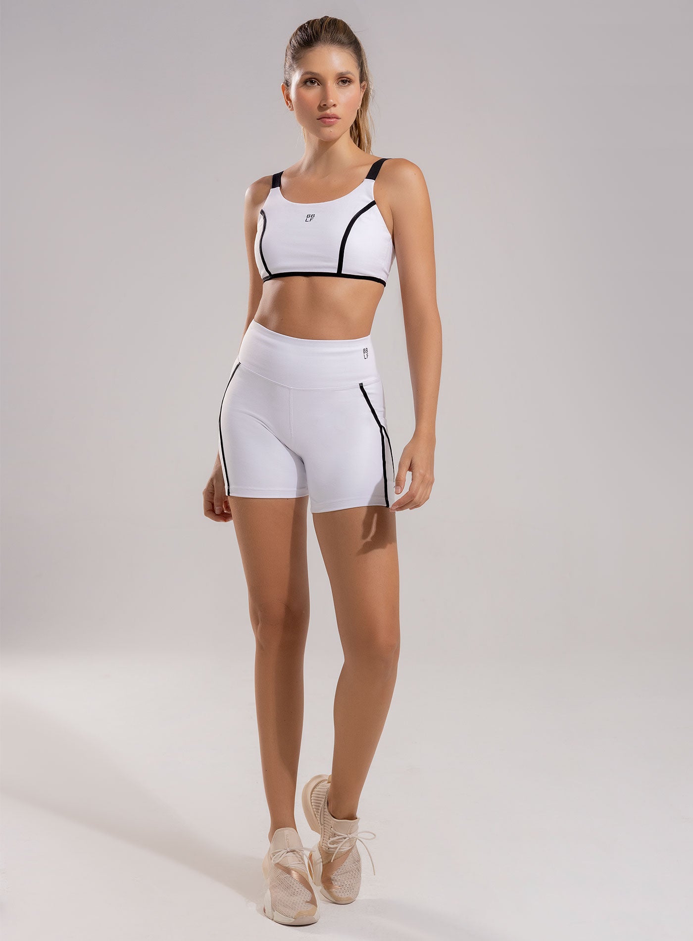 Short deportivo tela Supplex con sesgos en contraste - vista frontal
