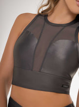 TOP DEPORTIVO CON INSERTOS EN MALLA TELA APARIENCIA CUERO