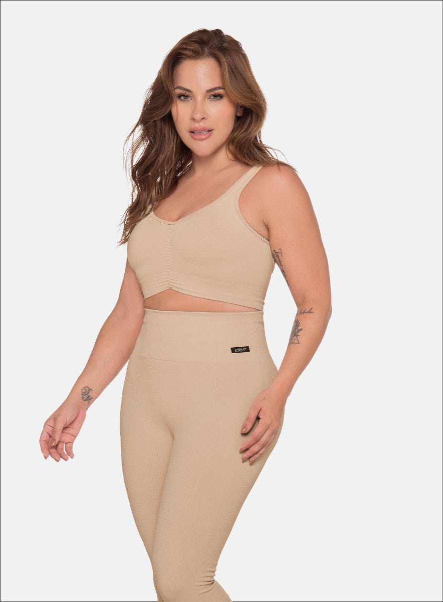 Top deportivo color beige para mujer, marca BABALÚ, referencia 111863, vista frontal. Compra al por mayor en int.babalu.com.co en USD.