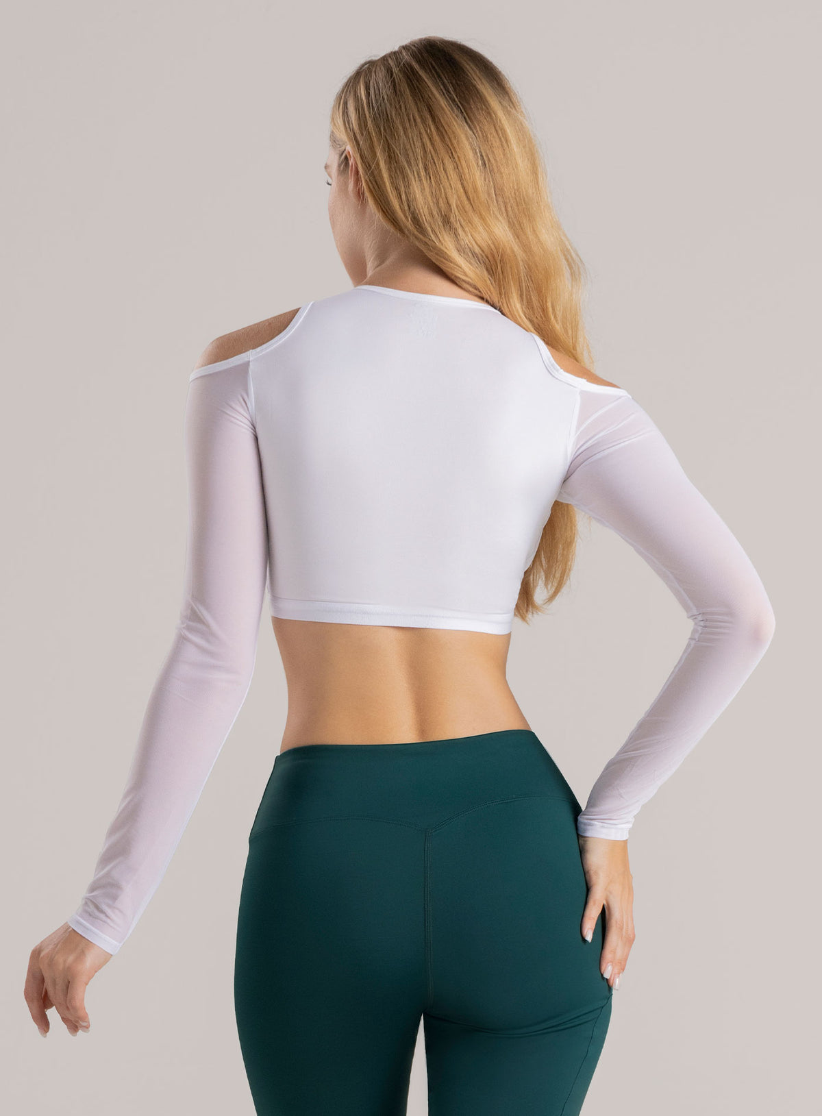 Top deportivo color blanco para mujer, marca BABALÚ, referencia 110373, vista trasera. Compra al por mayor en int.babalu.com.co en USD.