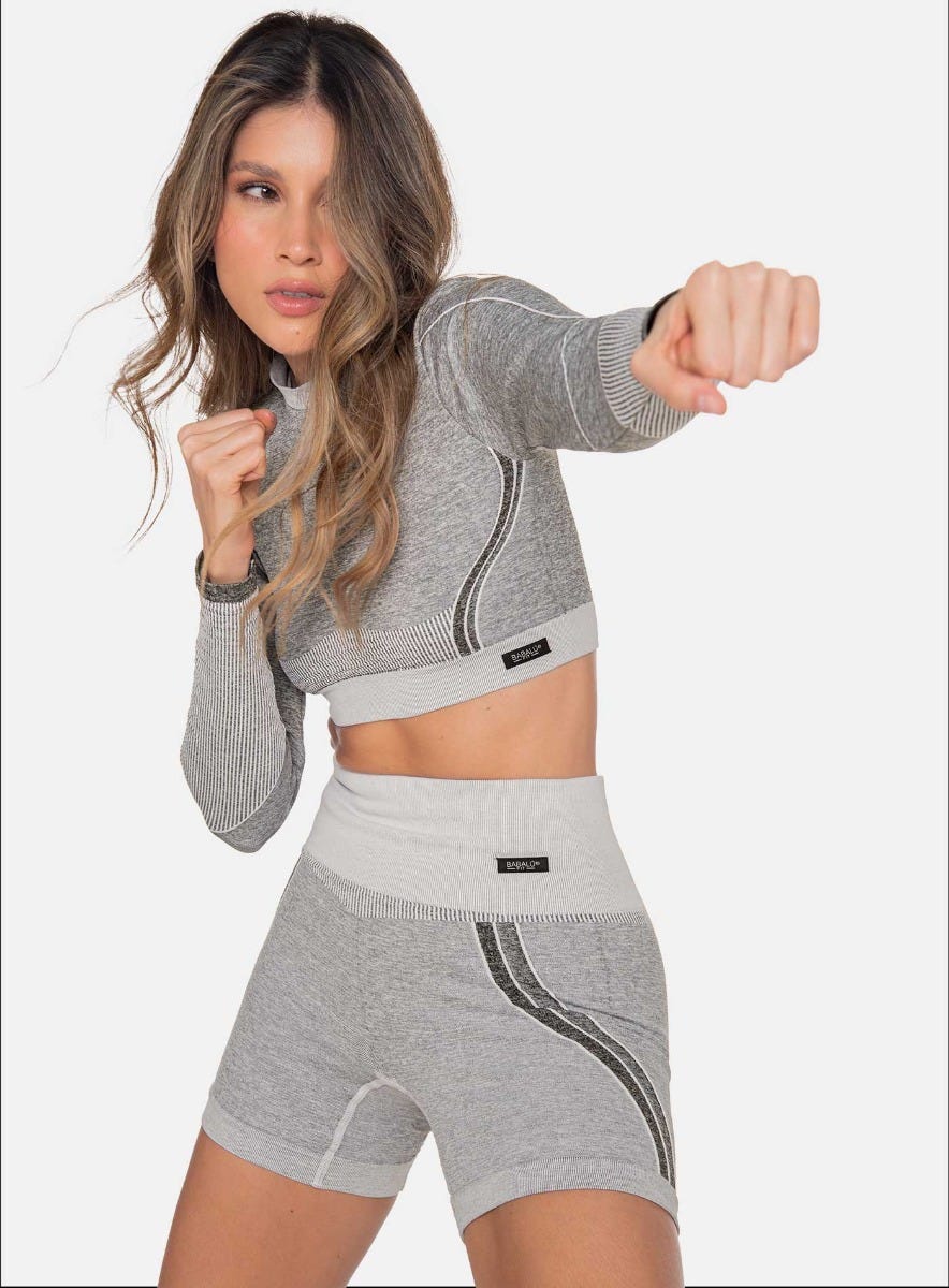 Top deportivo color blanco para mujer, marca BABALÚ, referencia 111923, vista frontal. Compra al por mayor en int.babalu.com.co en USD.