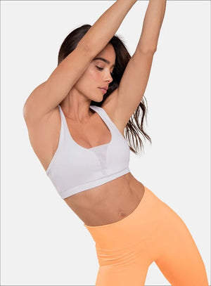 Top deportivo color blanco para mujer, marca BABALÚ, referencia 32553, vista frontal. Compra al por mayor en int.babalu.com.co en USD.