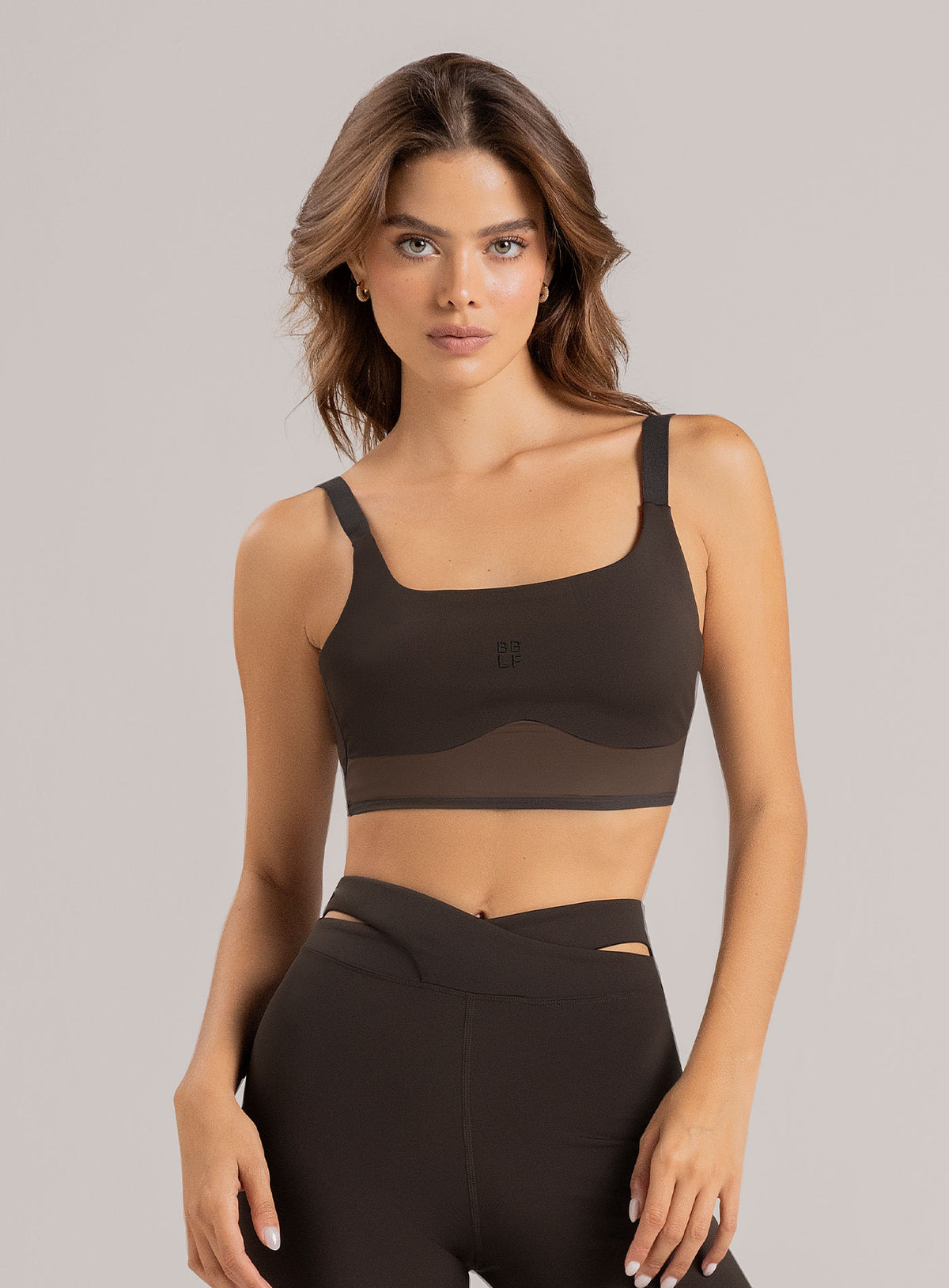 Top deportivo color cafe para mujer, marca BABALÚ, referencia 115193, vista frontal. Compra al por mayor en int.babalu.com.co en USD.