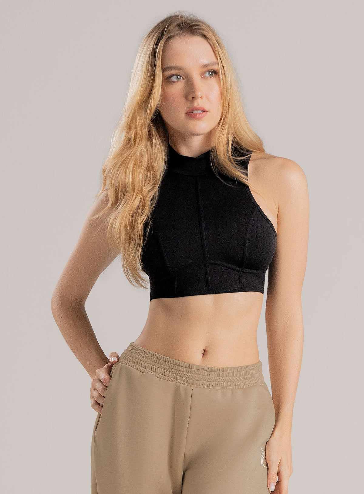 Top deportivo color gris para mujer, marca BABALÚ, referencia 110333, vista frontal. Compra al por mayor en int.babalu.com.co en USD.