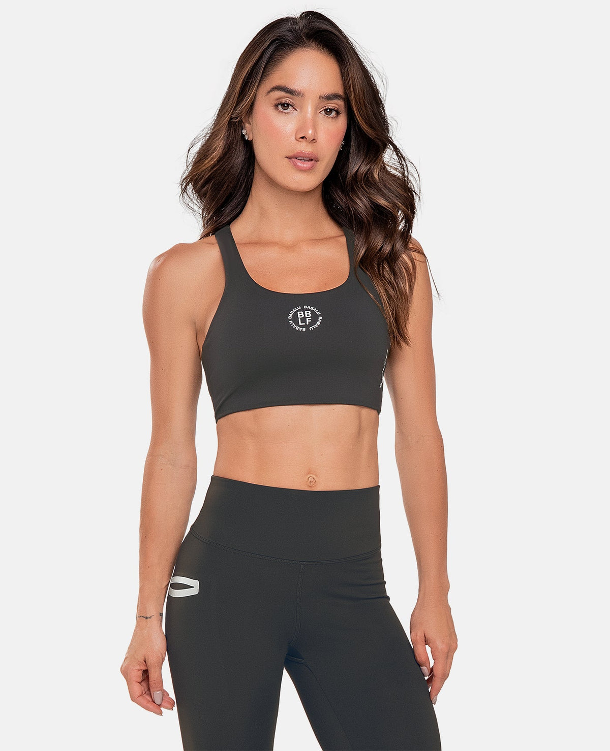 Top deportivo color gris para mujer, marca BABALÚ, referencia 111073, vista frontal. Compra al por mayor en int.babalu.com.co en USD.