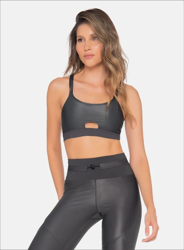 Top deportivo color gris para mujer, marca BABALÚ, referencia 111133, vista frontal. Compra al por mayor en int.babalu.com.co en USD.