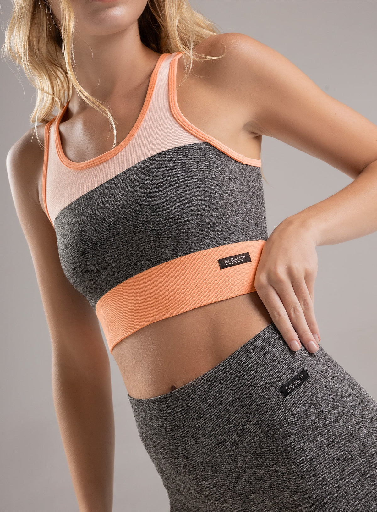 Top deportivo color mandarina para mujer, marca BABALÚ, referencia 108933, vista frontal. Compra al por mayor en int.babalu.com.co en USD.