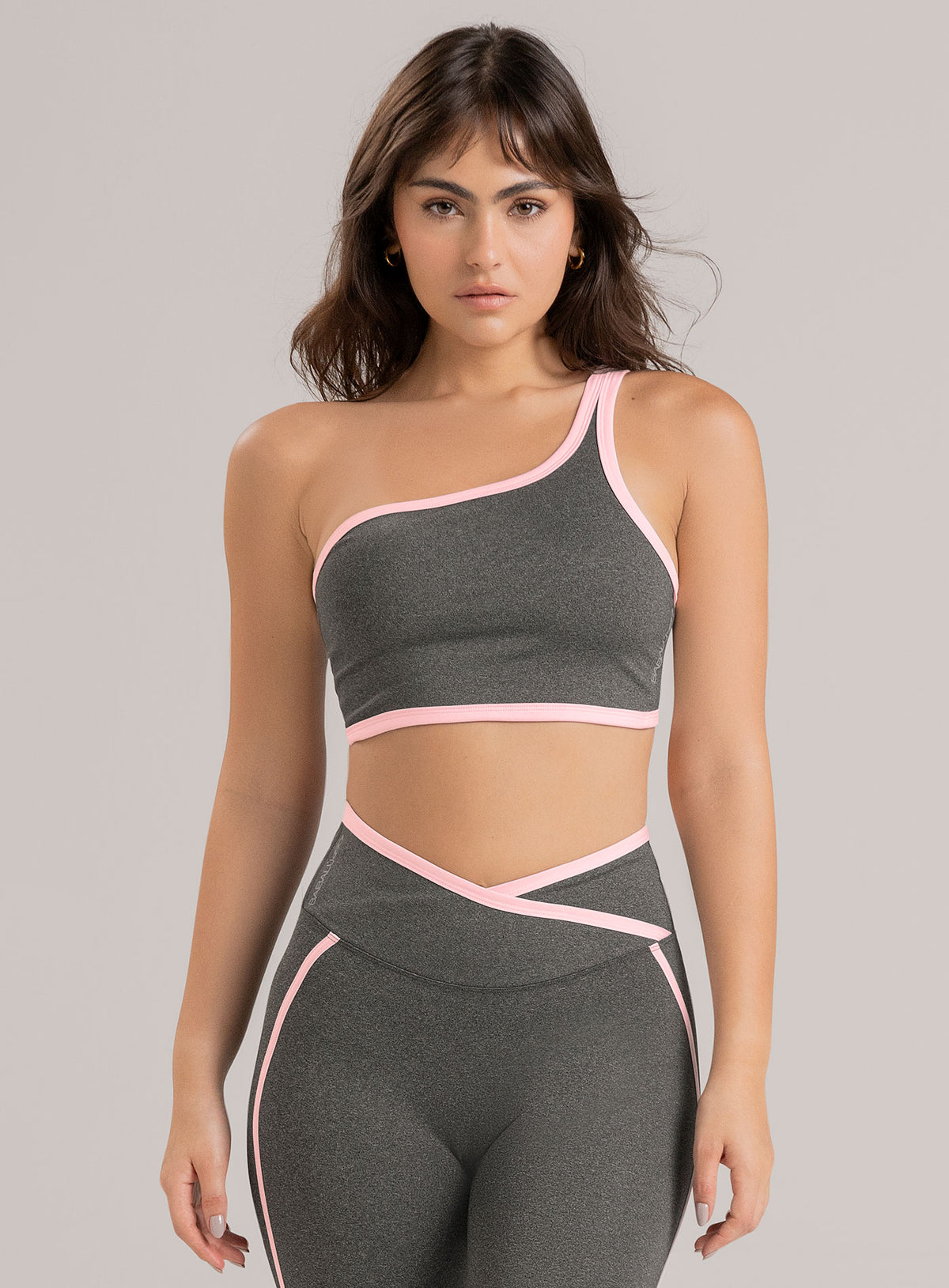 Top deportivo color rosado para mujer, marca BABALÚ, referencia 115173, vista frontal. Compra al por mayor en int.babalu.com.co en USD.