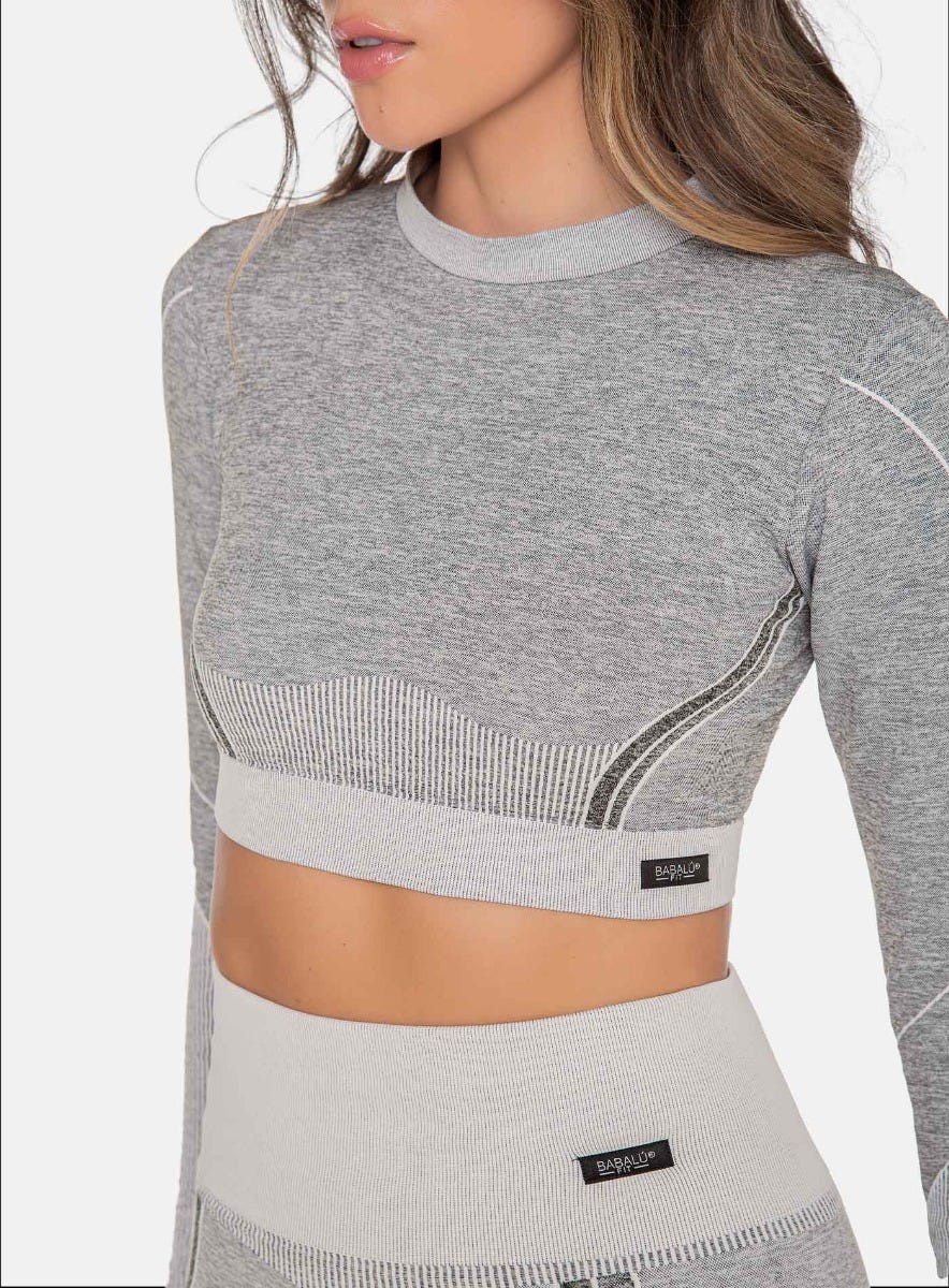 Top deportivo color verde para mujer, marca BABALÚ, referencia 111923, vista frontal. Compra al por mayor en int.babalu.com.co en USD.